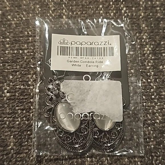 Garden Gondola Ride Earrings NWT Silver Cats Eye - Picture 4 of 4